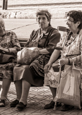 old-ladies-on-bench-curico