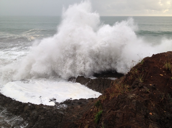 Beach-Waves-at-Uvita