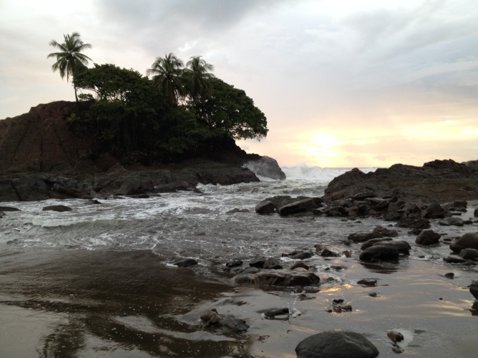 Sunset-and-Beach-Waves-at-Uvita