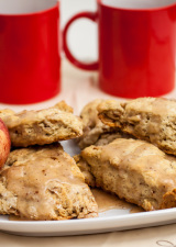Apple-Scones-with-Glaze-and-drinks