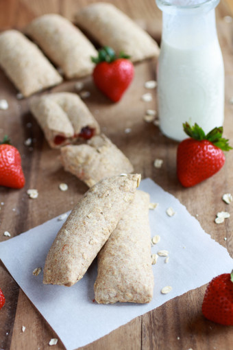 Homemade-Strawberry-Nutri-Grain-Bars-1