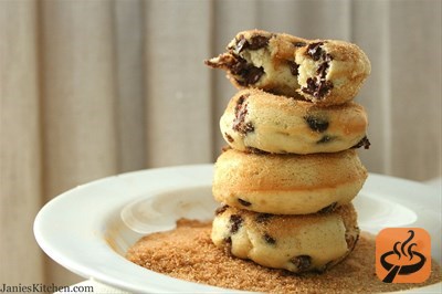 banana-chocolate-chip-baked-doughnuts-thumb