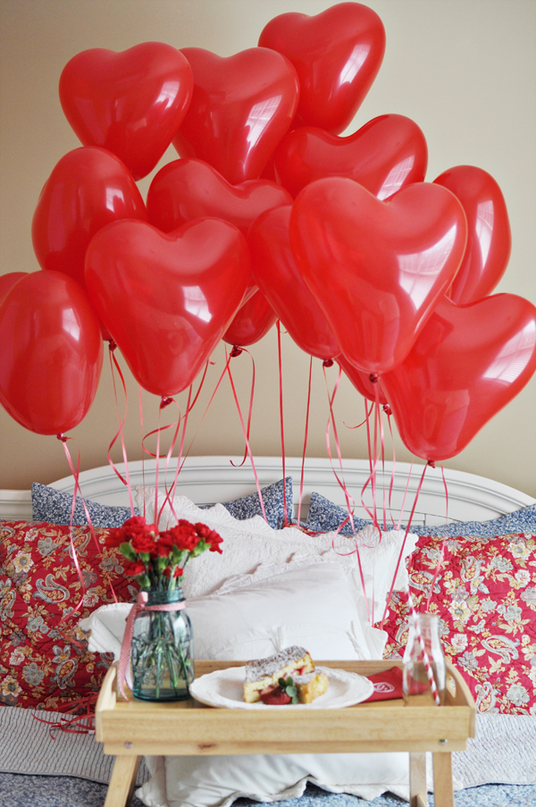 breakfast with balloons