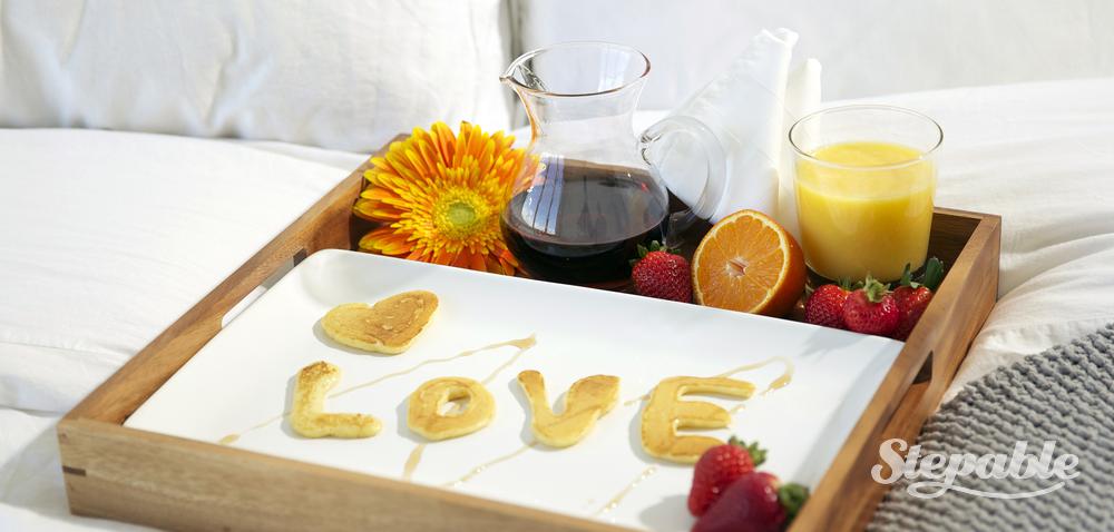love-pancakes-breakfast-in-bed-04